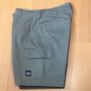 Harley-Davidson Men’s Milwaukee Cargo Shorts – Forest Green (Size 32) | Preowned